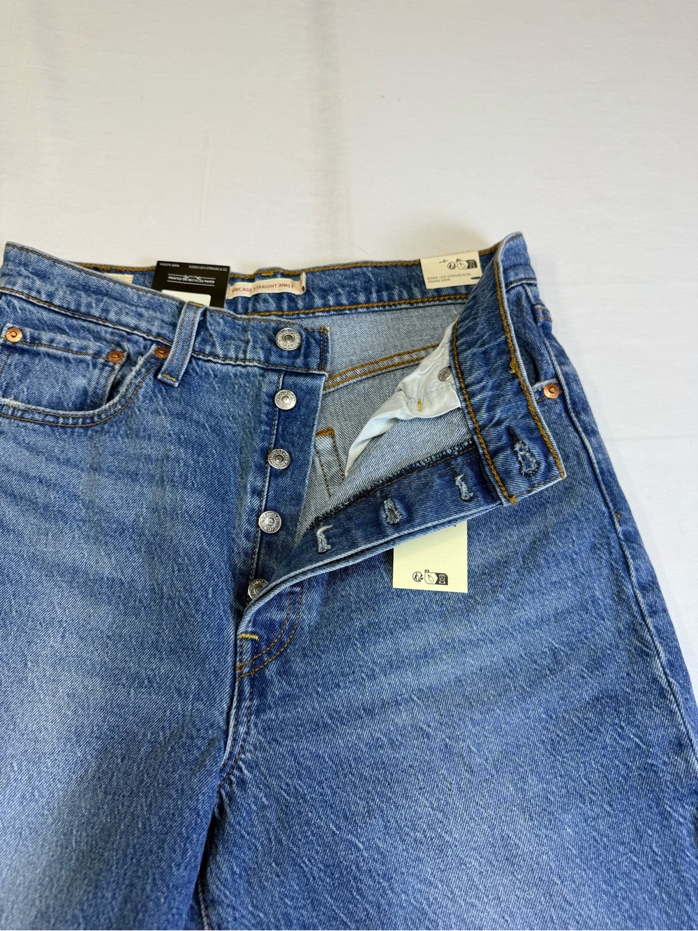 NWT Levi's Jeans Womens Wedgie Straight High Rise Blue Distressed Size W29xL27 - Picture 7 of 16